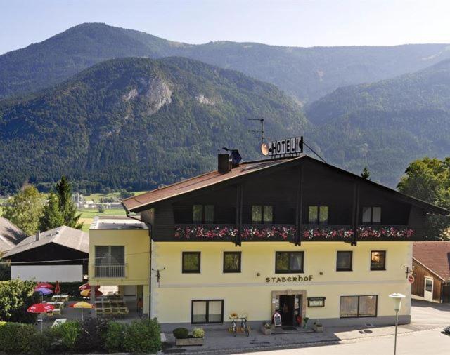 Dorfgasthof Hotel Staberhof Kellerberg Exteriör bild