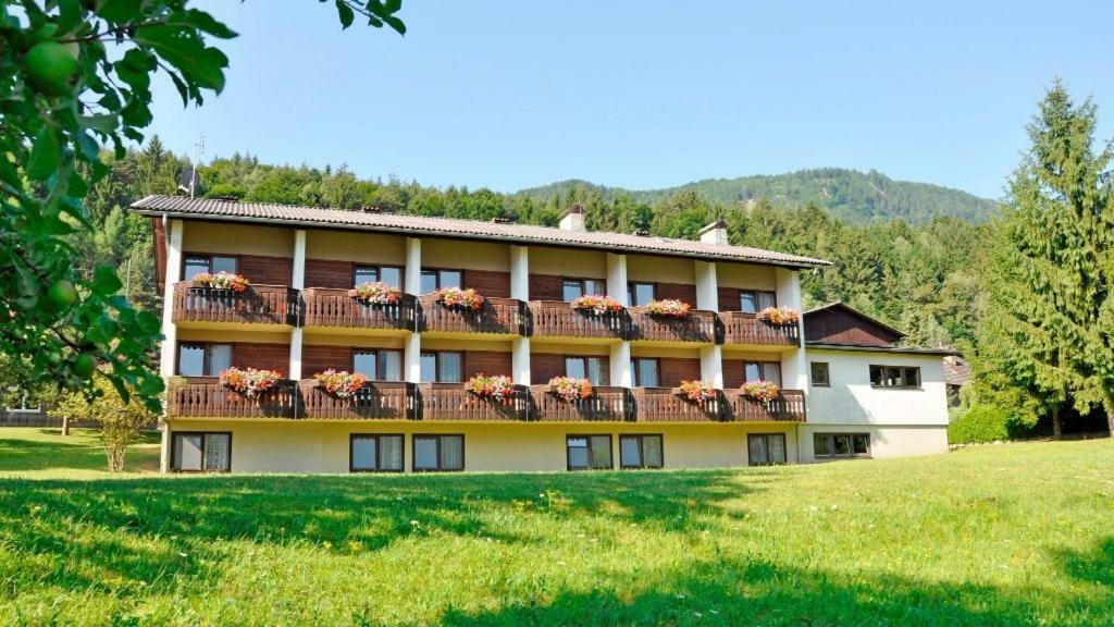 Dorfgasthof Hotel Staberhof Kellerberg Exteriör bild