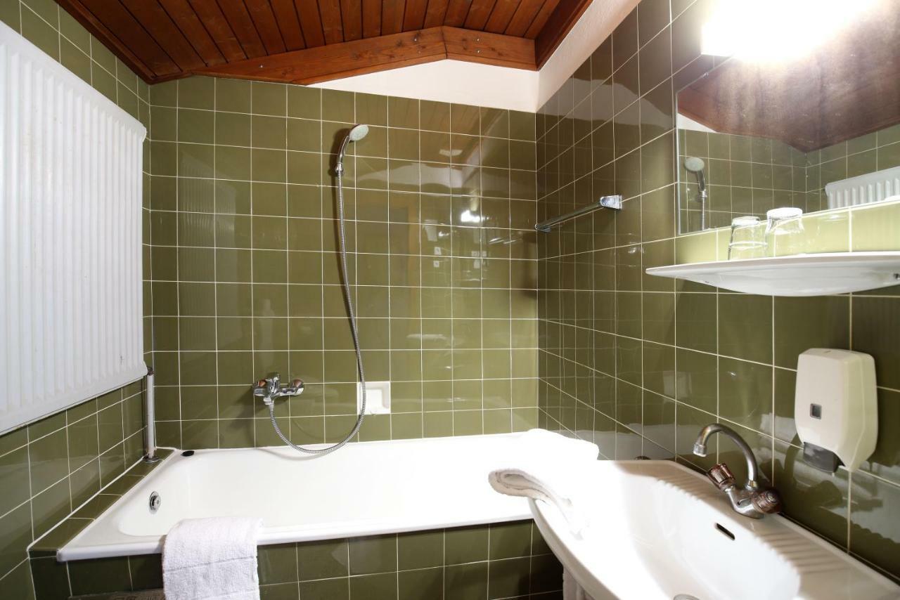 Dorfgasthof Hotel Staberhof Kellerberg Exteriör bild